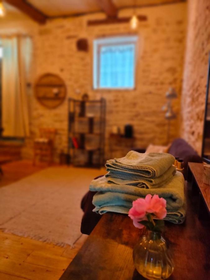 La Chamade En Beaujolais Bed and Breakfast Anse Exteriör bild